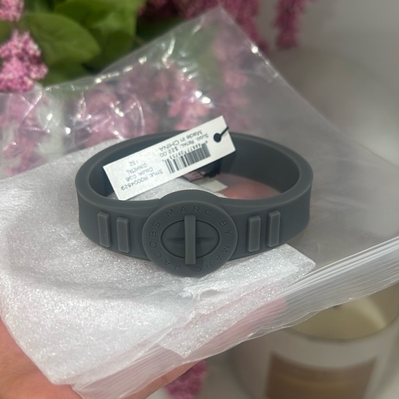 Marc By Marc Jacobs Black Rubber Turnlock Bracelet - Picture 4 of 8